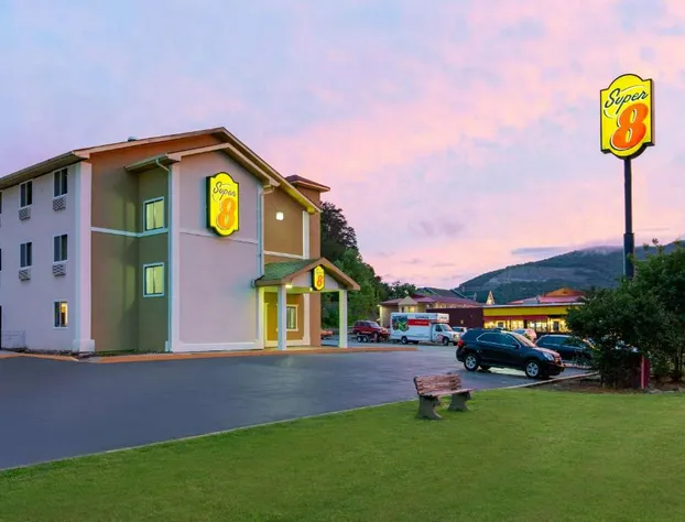 Super 8 by Wyndham Chattanooga Lookout Mountain TN hotel detail image 1