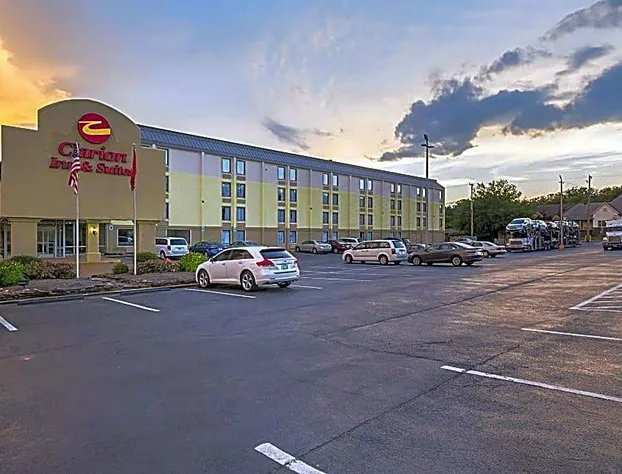 Clarion Inn & Suites Near Downtown hotel detail image 2