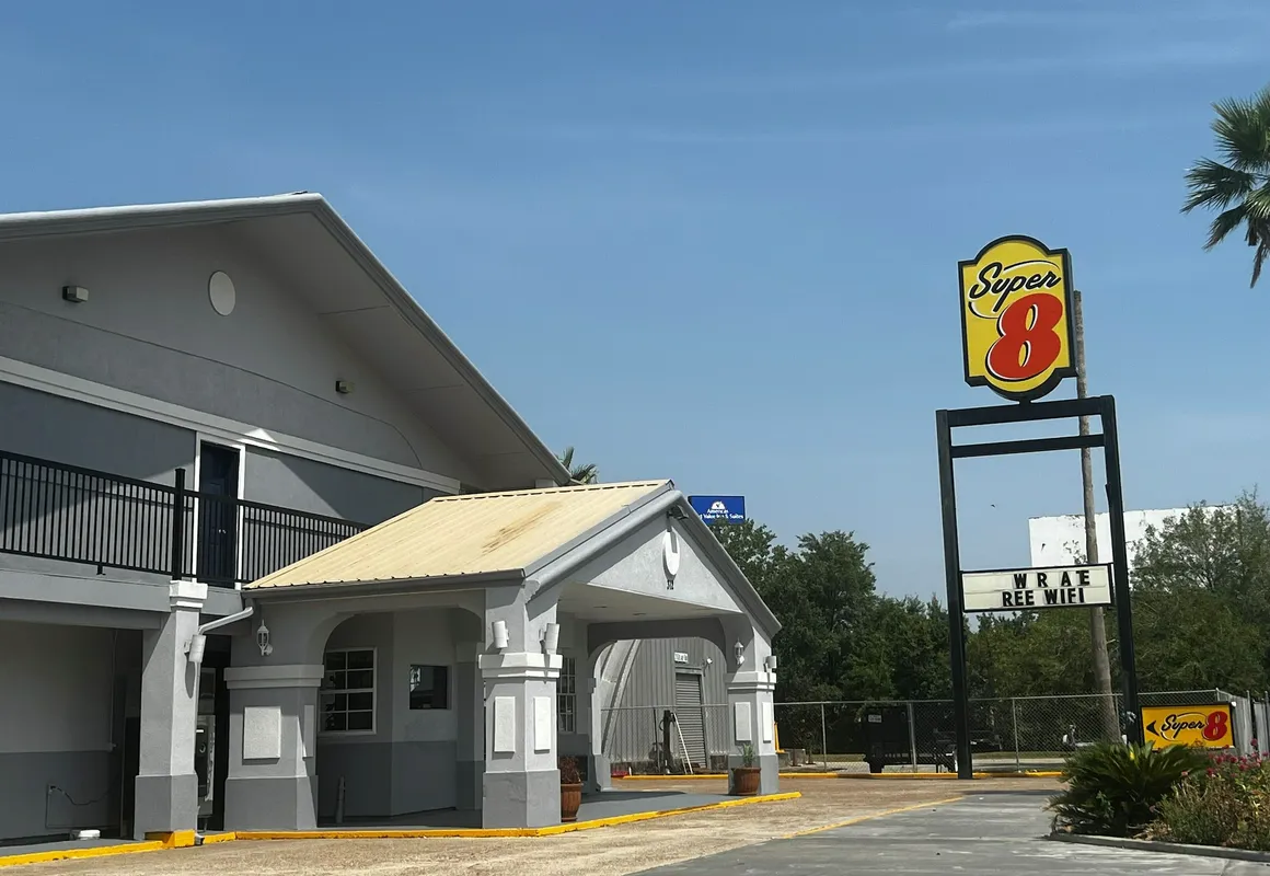 Super 8 by Wyndham La Marque TX/Texas City Area hotel hero
