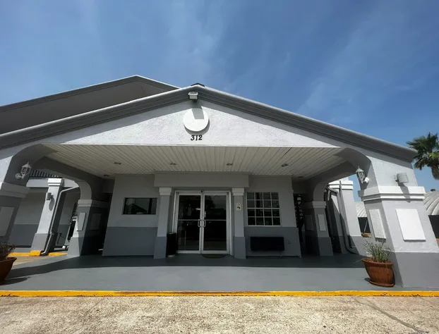 Super 8 by Wyndham La Marque TX/Texas City Area hotel detail image 2