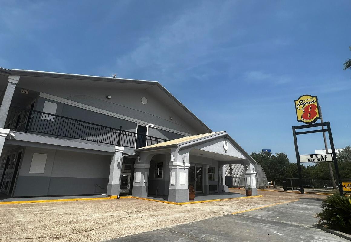 Super 8 by Wyndham La Marque TX/Texas City Area hotel hero