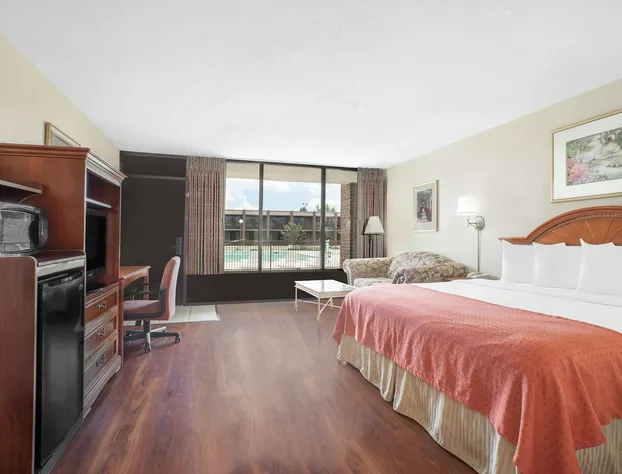 Baymont by Wyndham Paris hotel detail image 2