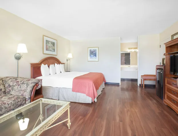 Baymont by Wyndham Paris hotel detail image 3