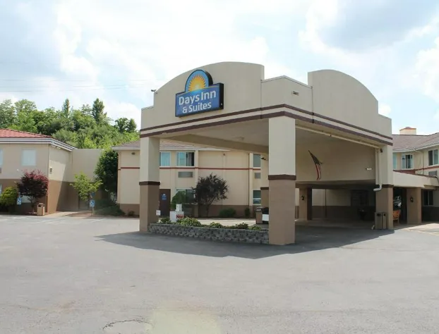 Days Inn & Suites by Wyndham Bridgeport - Clarksburg hotel detail image 1