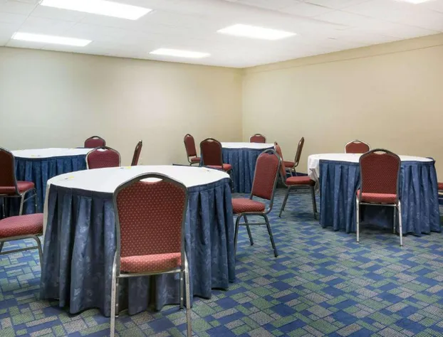 Days Inn & Suites by Wyndham Bridgeport - Clarksburg hotel detail image 3