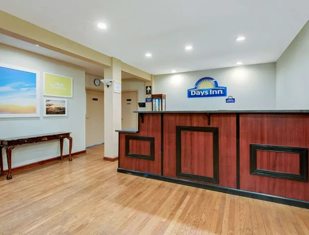 Days Inn by Wyndham Fairmont hotel detail image 1