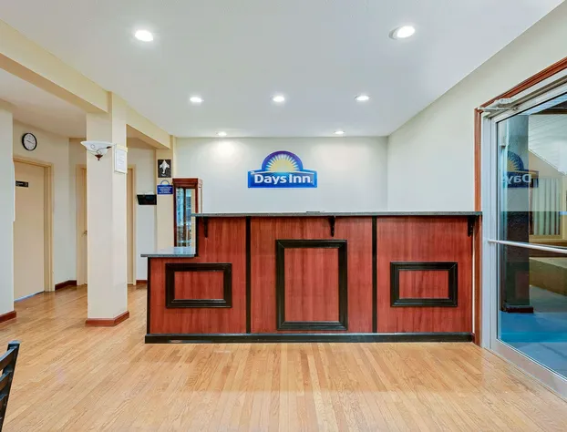 Days Inn by Wyndham Fairmont hotel detail image 2