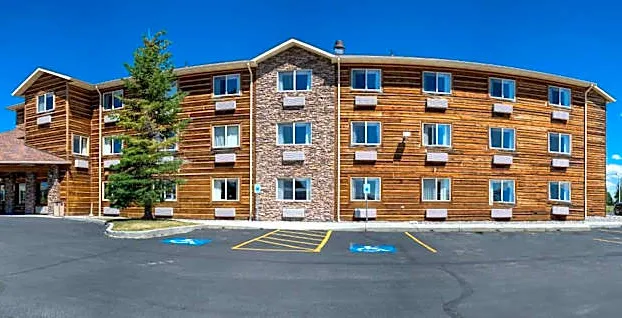 Pinedale Hotel & Suites hotel detail image 4