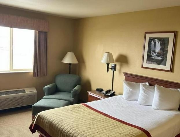Pinedale Hotel & Suites hotel detail image 3