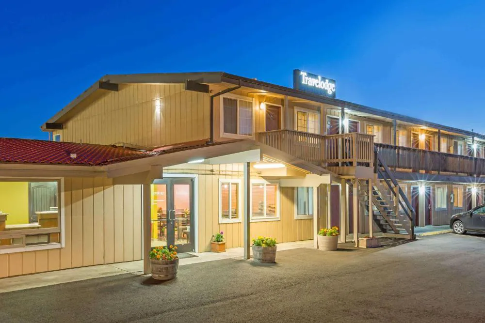 Travelodge by Wyndham Newport hotel hero