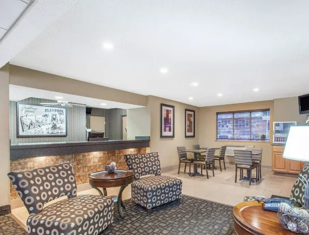 Super 8 by Wyndham Richlands/Claypool Hill Area hotel detail image 2