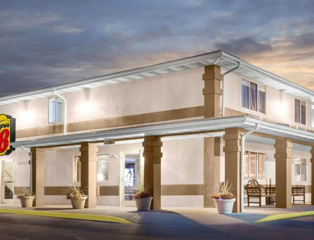 Super 8 by Wyndham Richlands/Claypool Hill Area hotel detail image 1