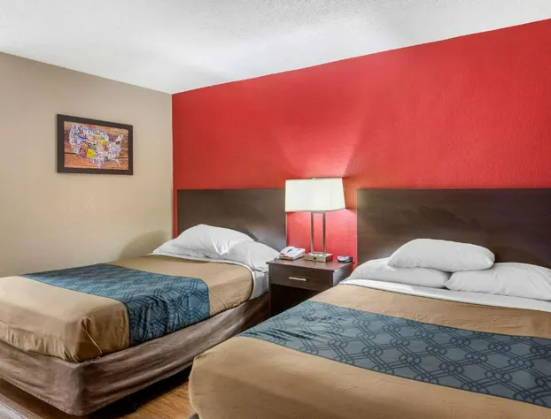 Econo Lodge Shorewood hotel detail image 3