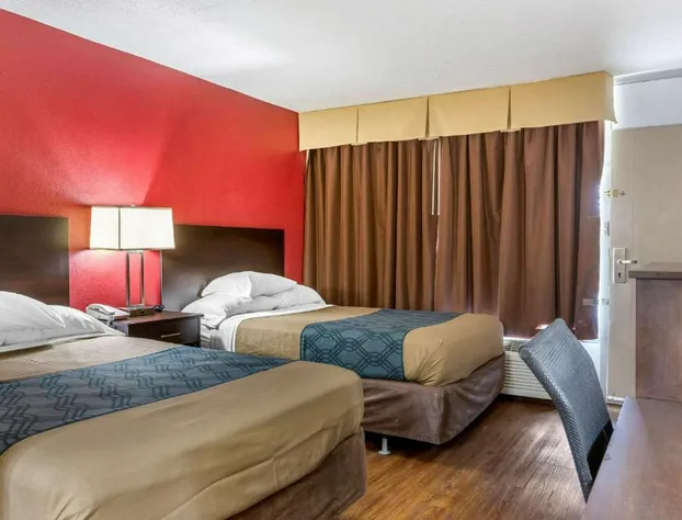 Econo Lodge Shorewood hotel detail image 4