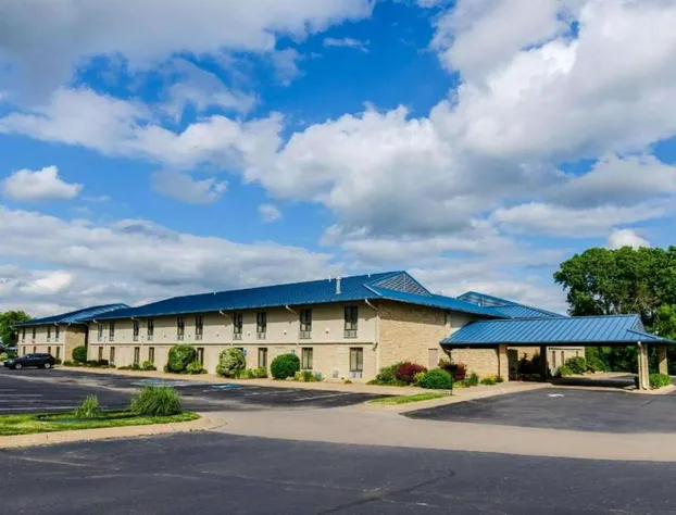 Quality Inn & Suites Winfield hotel detail image 1