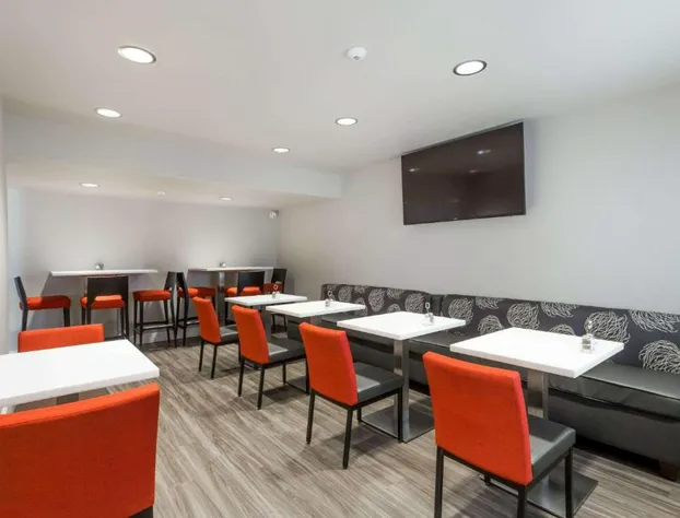 Days Inn by Wyndham Yosemite Area hotel detail image 2