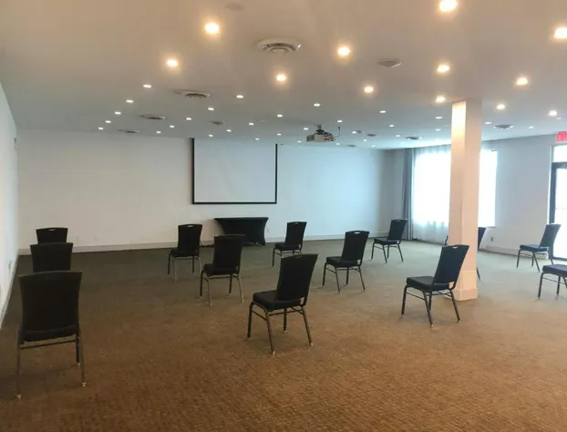 Executive Suites Hotel Metro Vancouver hotel detail image 2