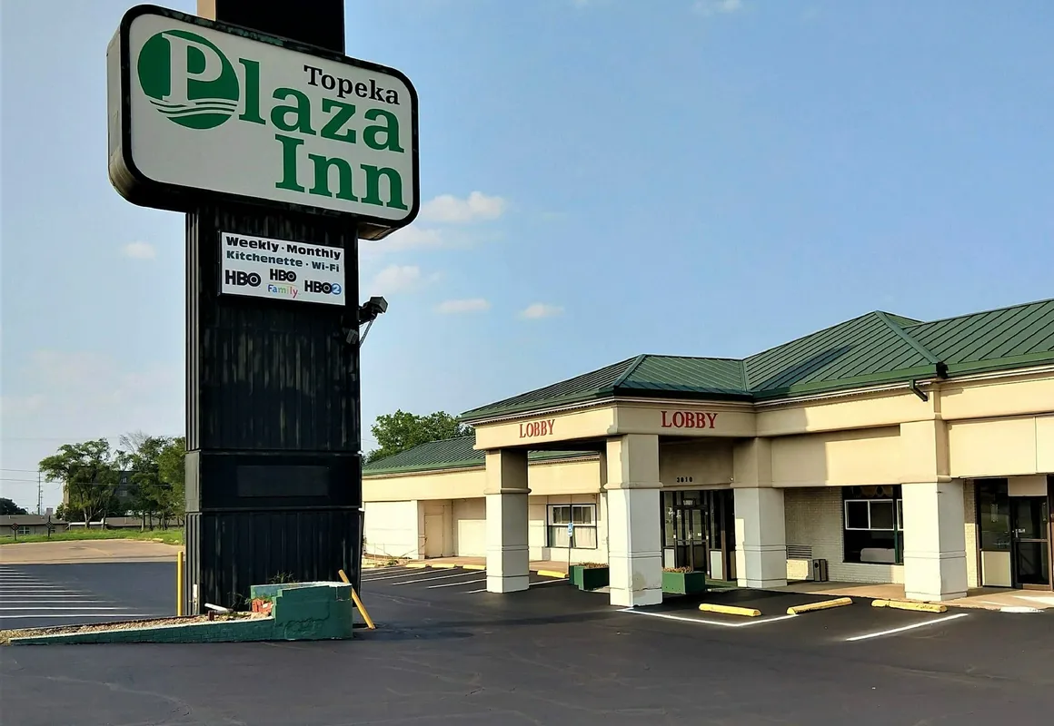 Topeka Plaza Inn hotel hero