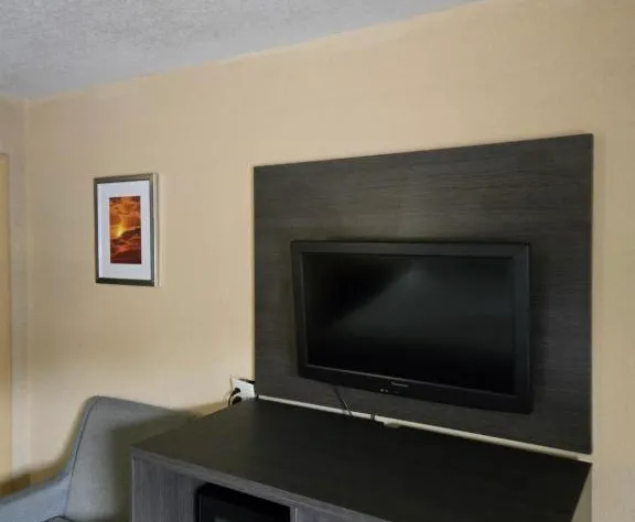 Days Inn by Wyndham Charlotte Northlake hotel detail image 1