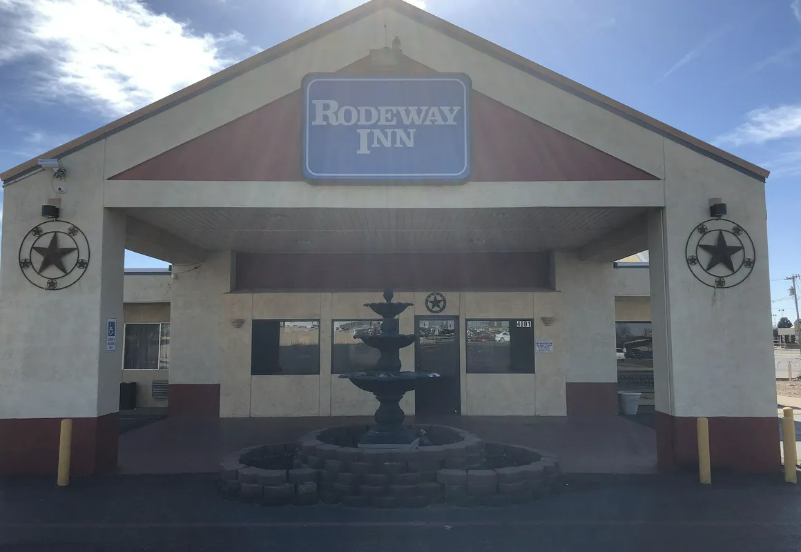 Lone Star Inn hotel hero