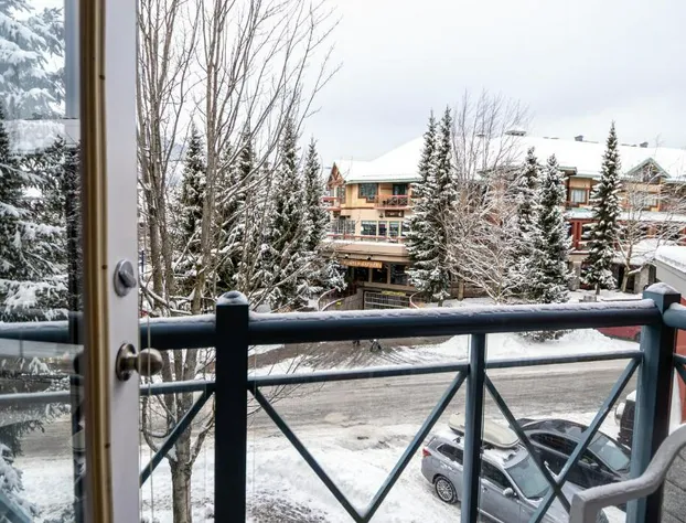 Alpenglow Lodge by MountainView hotel detail image 1