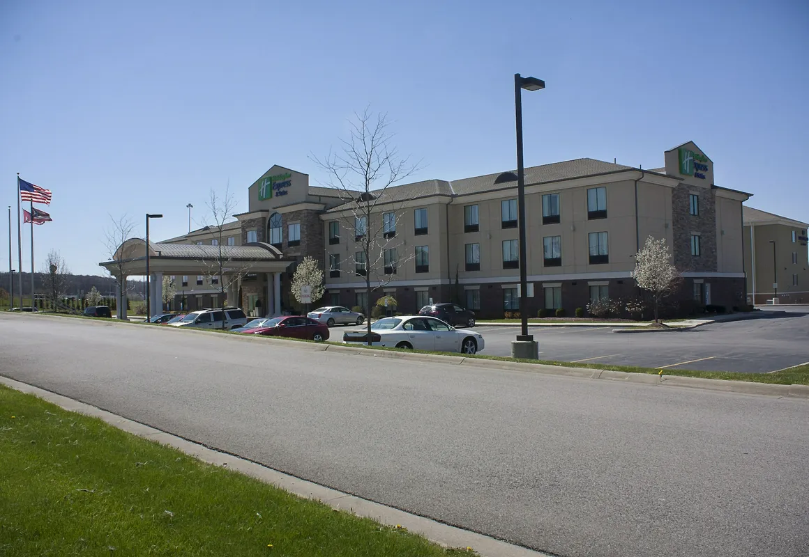 Holiday Inn Express & Suites Youngstown West - Austintown by IHG hotel hero
