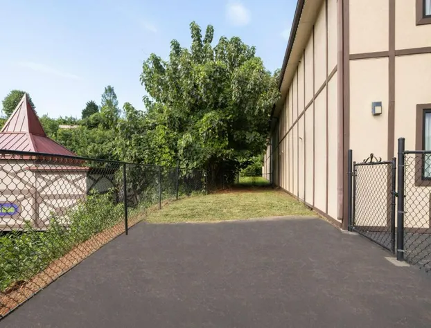 Super 8 by Wyndham Helen hotel detail image 4