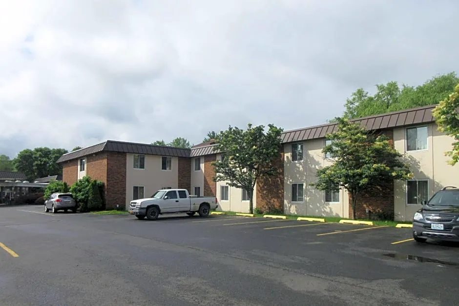 Quality Inn & Suites hotel hero