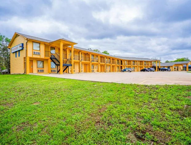Regency Inn By OYO Rockdale TX hotel detail image 4