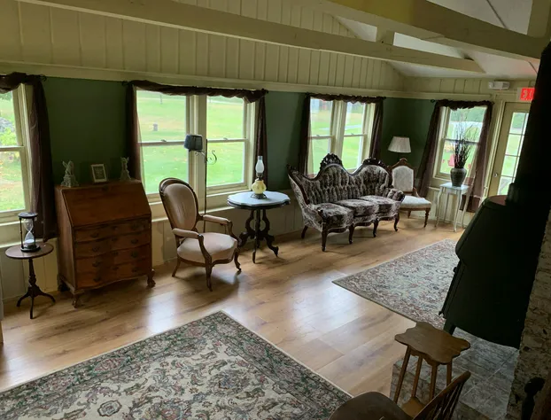 Lovett's Inn and Restaurant hotel detail image 1