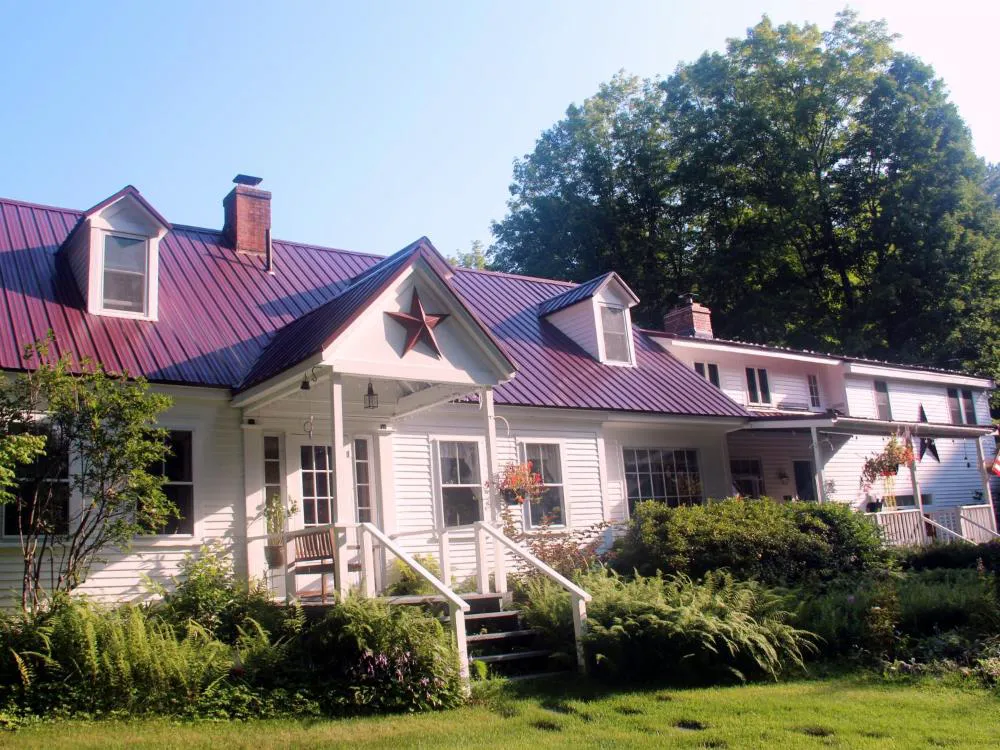 The Buttonwood Inn on Mt. Surprise hotel hero