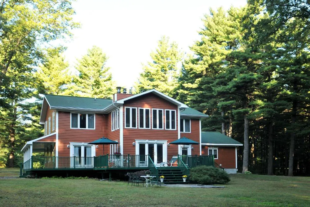 Bass Manor Bed and Breakfast & Art Museum hotel hero