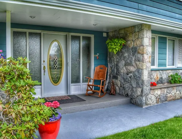 Sunny Shuswap B&B hotel detail image 1