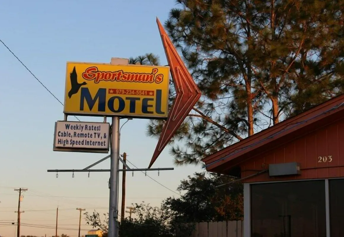 Sportsman Motel hotel hero