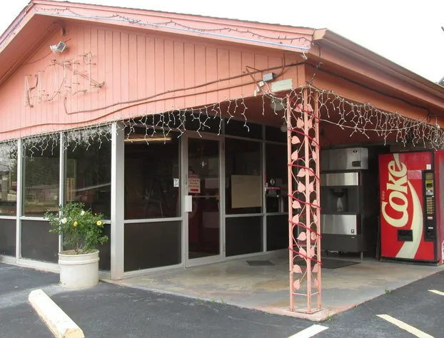 Sportsman Motel hotel detail image 4