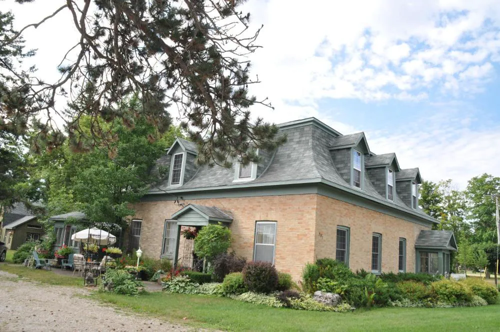 Sommerville Court Motel Bed & Breakfast hotel hero