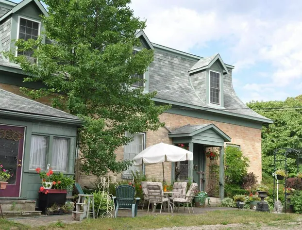 Sommerville Court Motel Bed & Breakfast hotel detail image 1