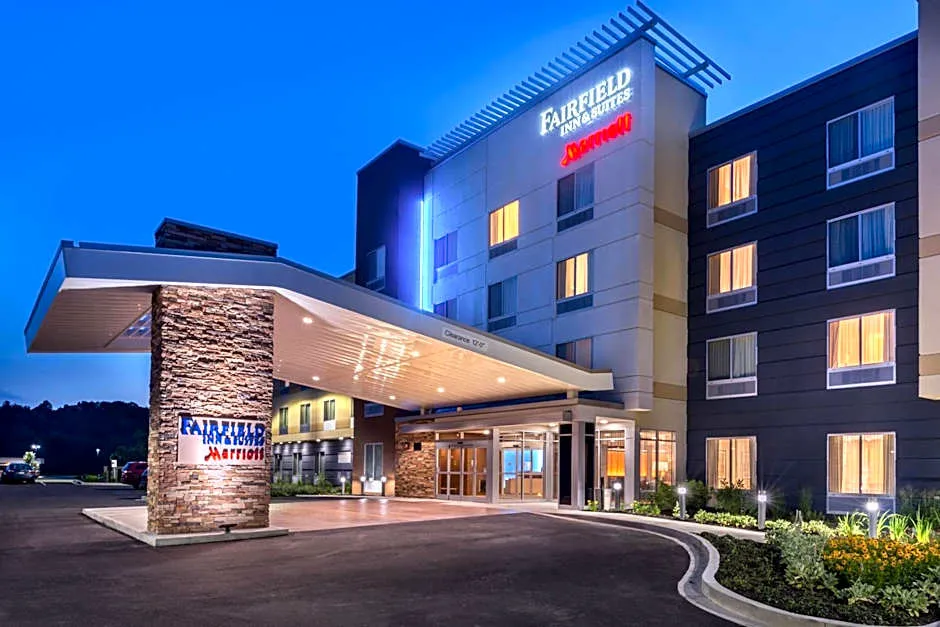 Fairfield Inn & Suites by Marriott Huntington hotel hero