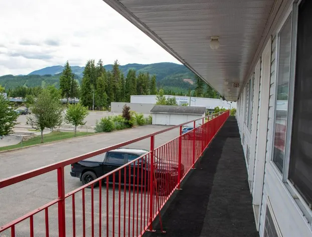 Super 8 by Wyndham Clearwater BC hotel detail image 3