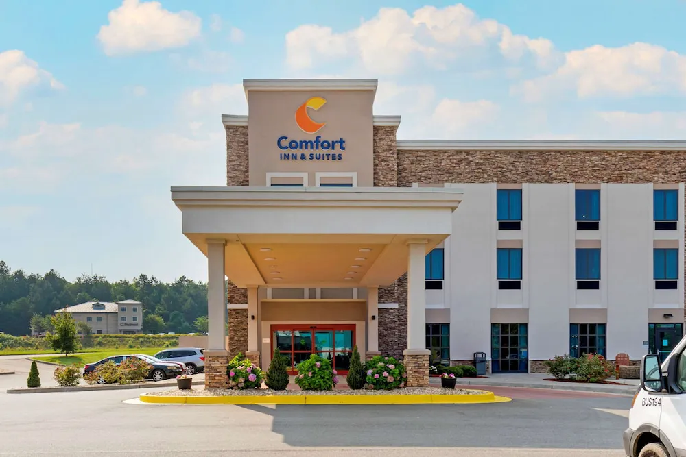 Comfort Inn & Suites hotel hero