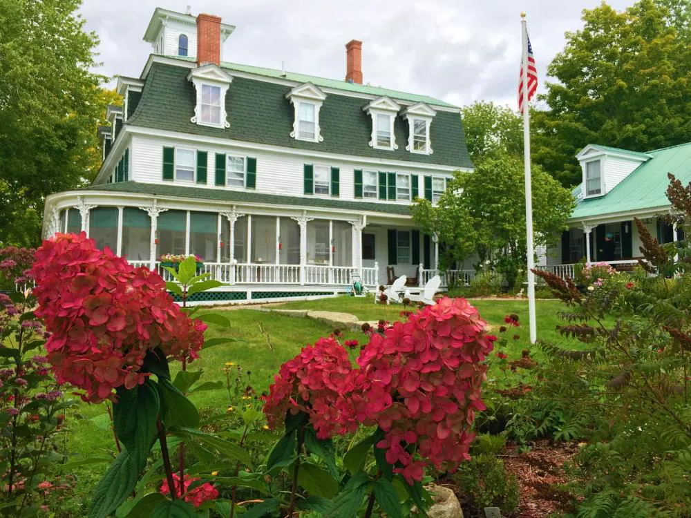 Center Lovell Inn hotel hero