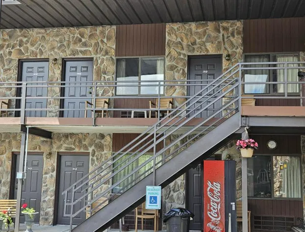 Otter Creek Inn hotel detail image 2