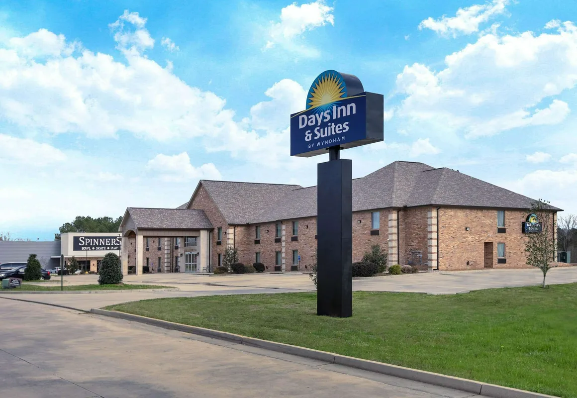 Days Inn & Suites by Wyndham Florence/Jackson Area hotel hero