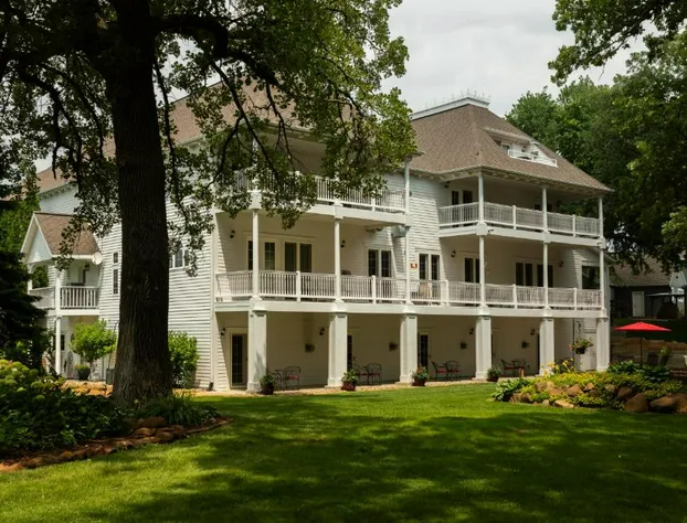 The Oakwood Inn Okoboji - Adults Only hotel detail image 2