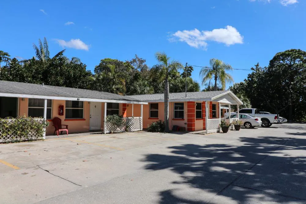 Grove City Motel hotel hero