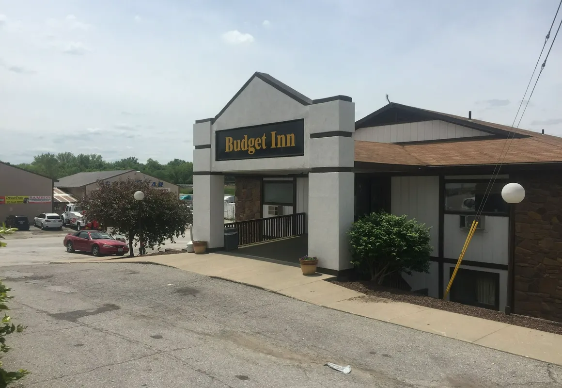 Midway Budget Inn hotel hero