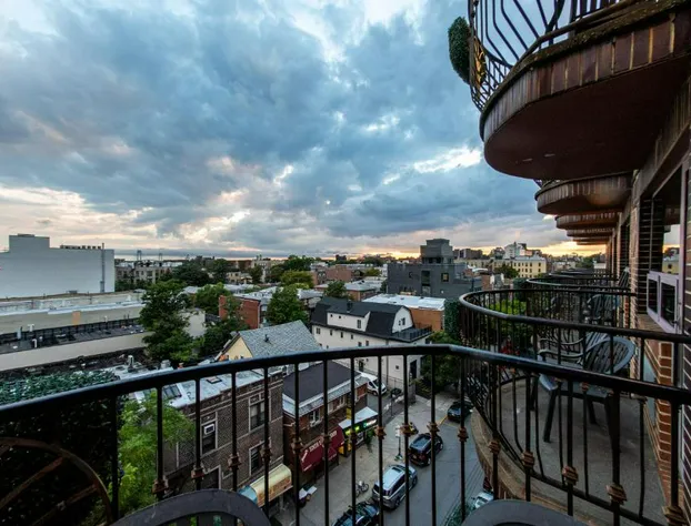 Avenue Plaza Hotel hotel detail image 3