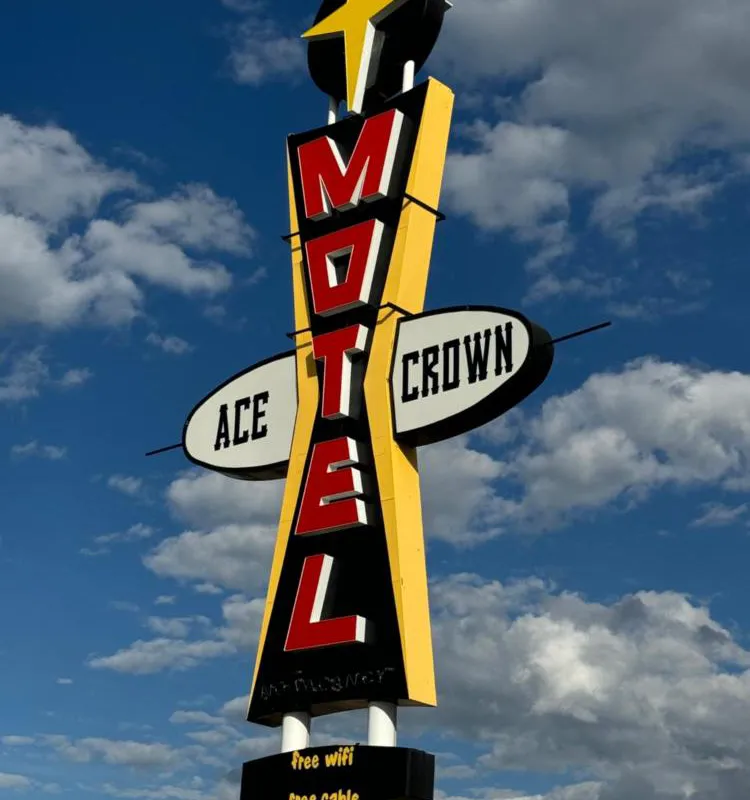 Ace Crown Motel hotel hero