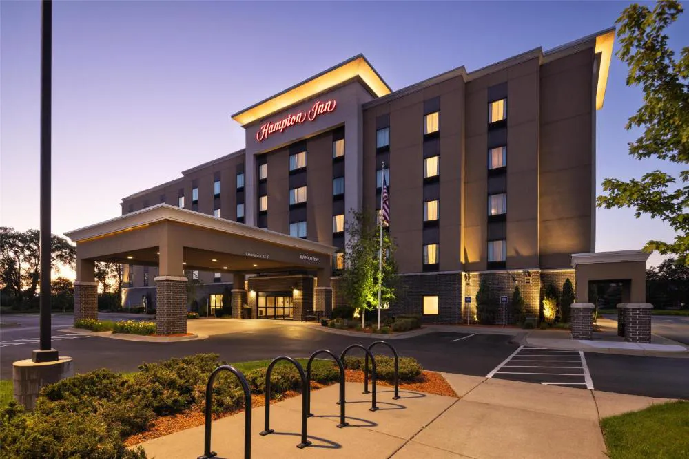 Hampton Inn Minneapolis-Roseville hotel hero