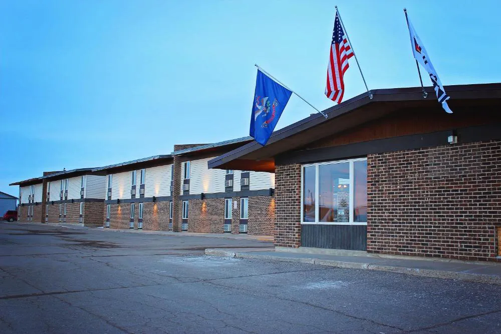 Sunlac Inn Devils Lake hotel hero